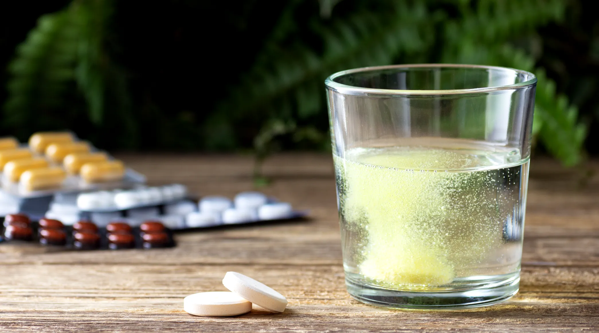 Oral Strips vs Effervescent Tablets – Which Format Is Better for Supplement Brands?